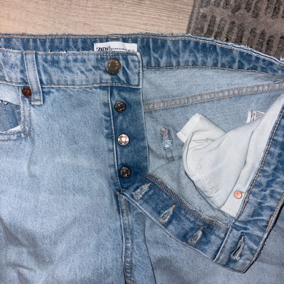 Zara Straight Leg Light Wash Jeans - Picture 6 of 6